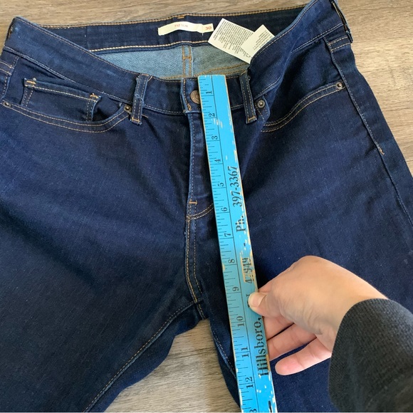 EUC Women Levi’s 712 slim size 30 dark denim jeans 031424 - Picture 7 of 9